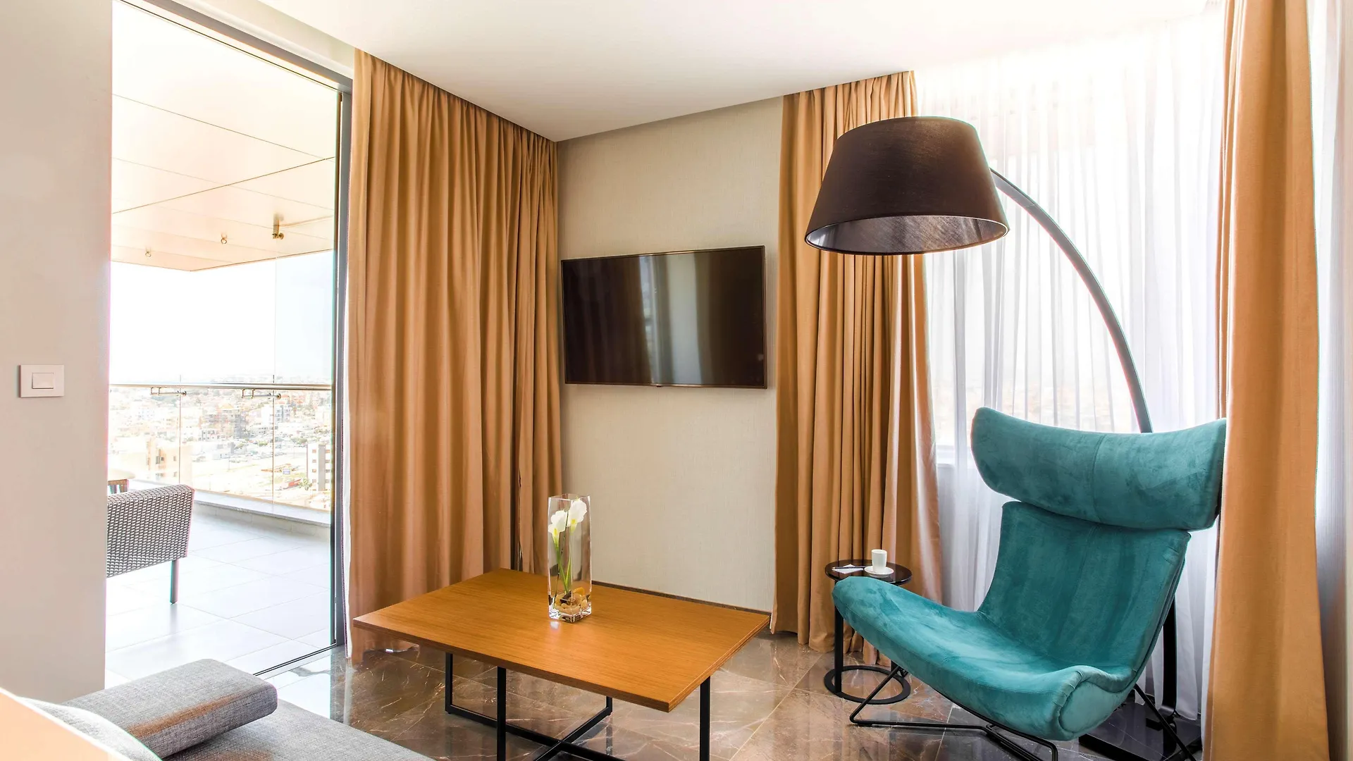 Radisson Blu Hotel, Larnaca Hotel