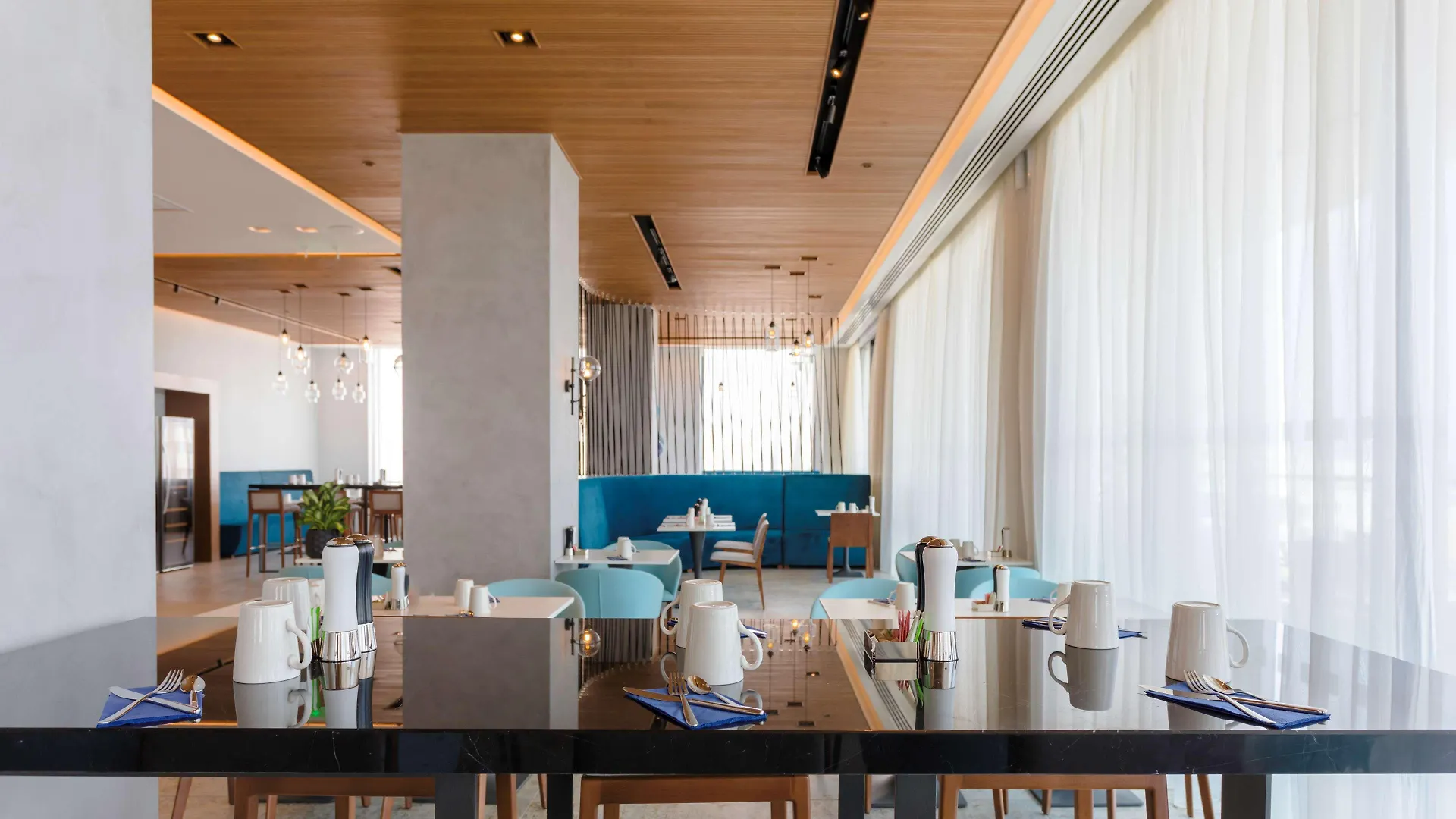 Radisson Blu Hotel, Larnaca Hotel